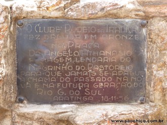 Placa no Monumento do Negrinho do Pastoreio